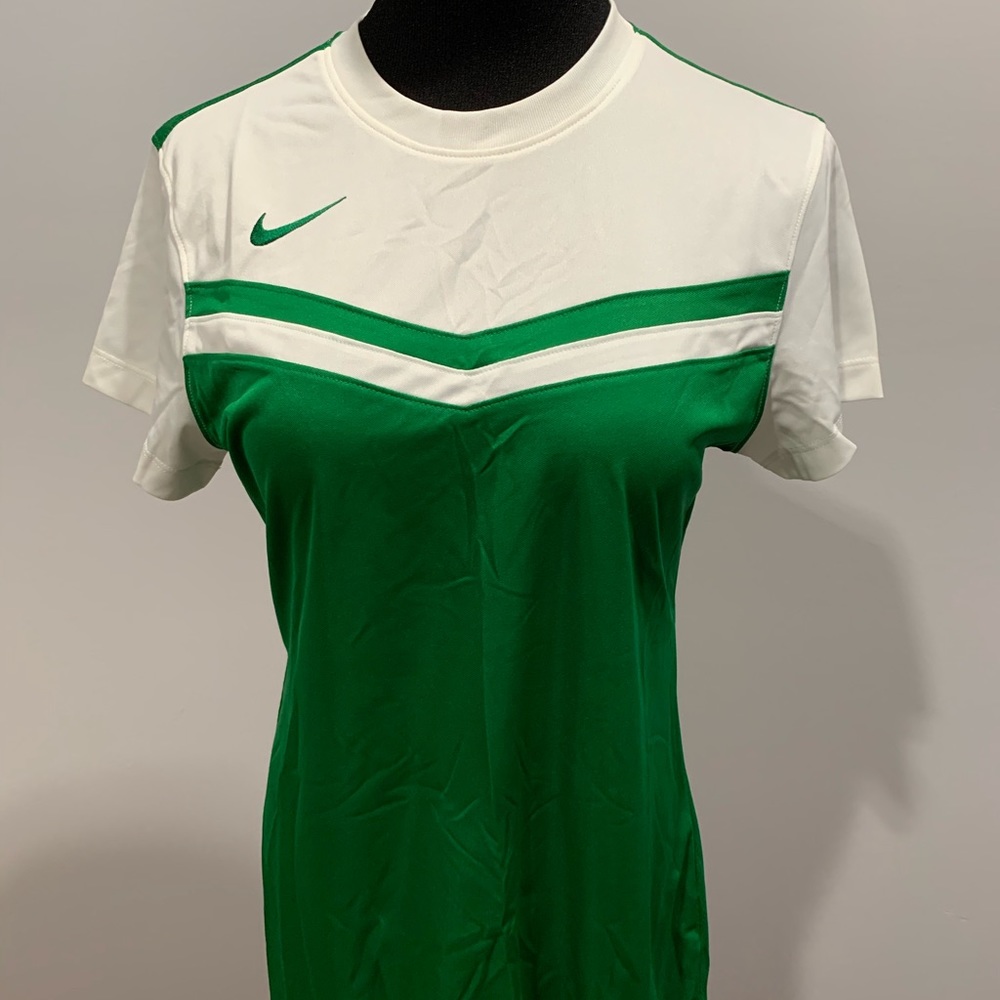 //5 for $20// Nike Top